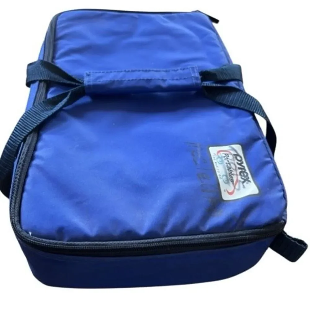 Pyrex Portables Insulated Carry Bag With 2.2 Qt. Glass Casserole Dish & Lid